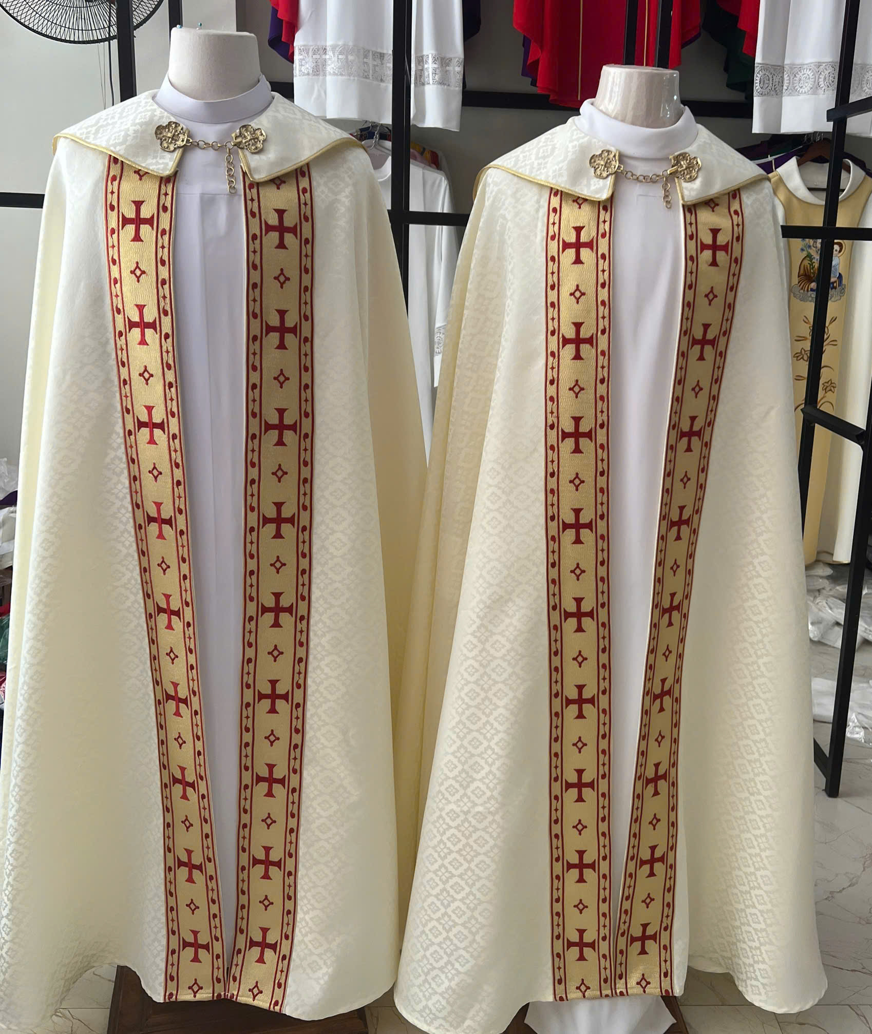 Gold Roman Cope"HEART" Vestment.