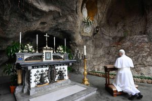 Pope to lead worldwide Rosary for peace in Vatican Gardens.